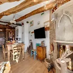 Grange Romantic Retreat Mountain View - Happy *