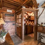 Grange Romantic Retreat Mountain View - Happy