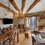Grange Romantic Retreat Mountain View - Happy Daire
