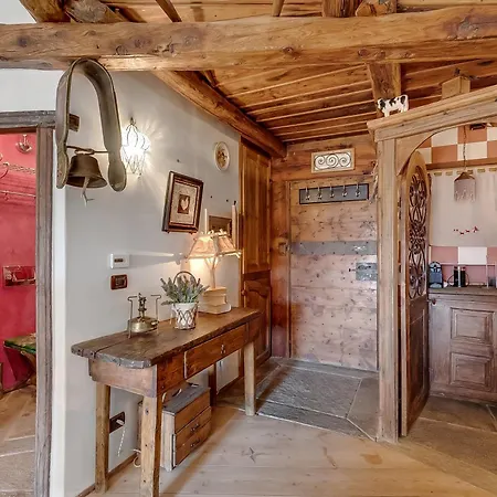 Grange Romantic Retreat Mountain View - Happy